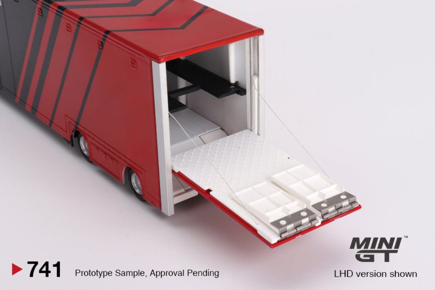 Mini GT 1:64 Mercedes-Benz Actros w/ Racing Transporter “ADVAN”