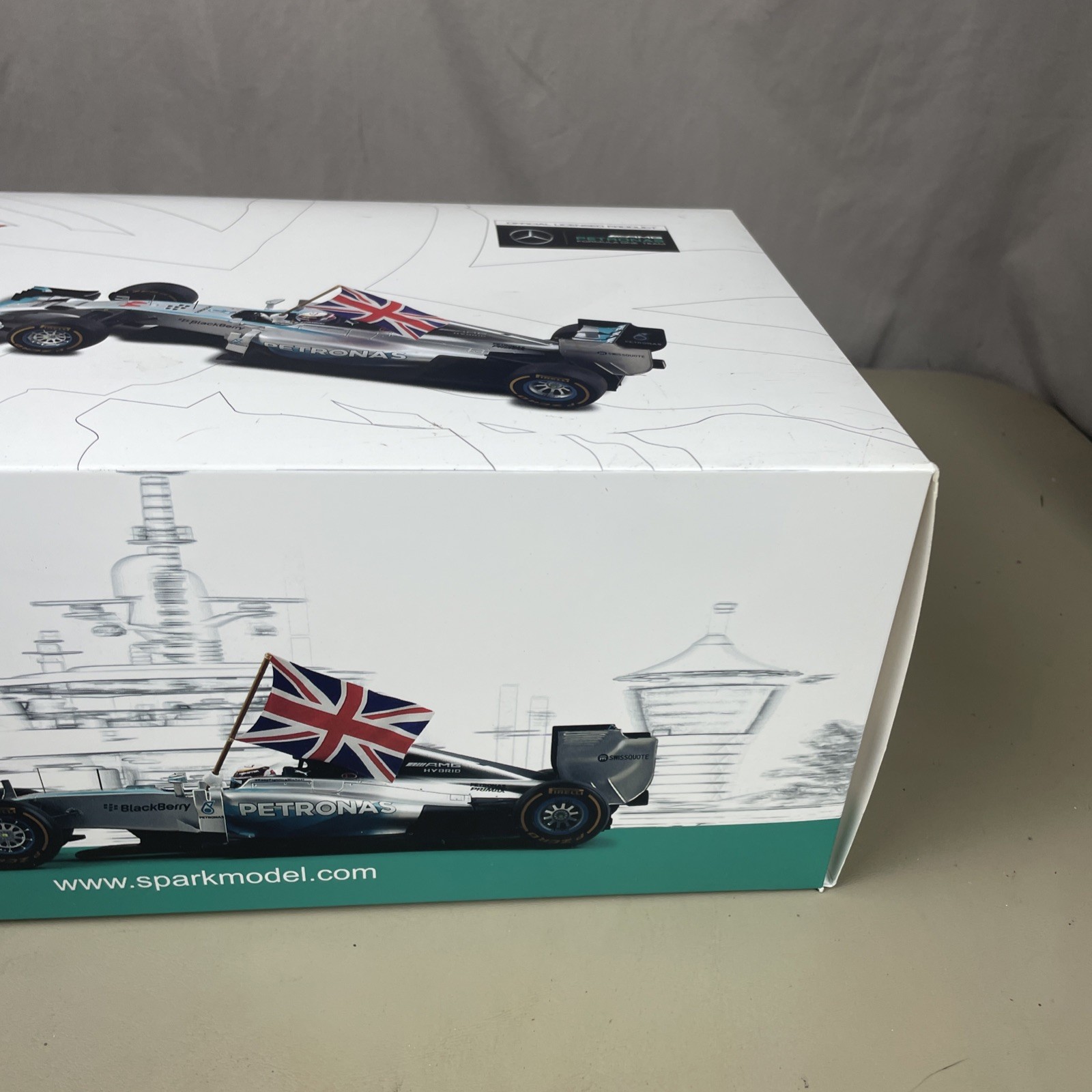 Spark Model 1/18 Lewis Hamilton 2014 Mercedes F1 W05 Winner Abu Dhabi GP 2014