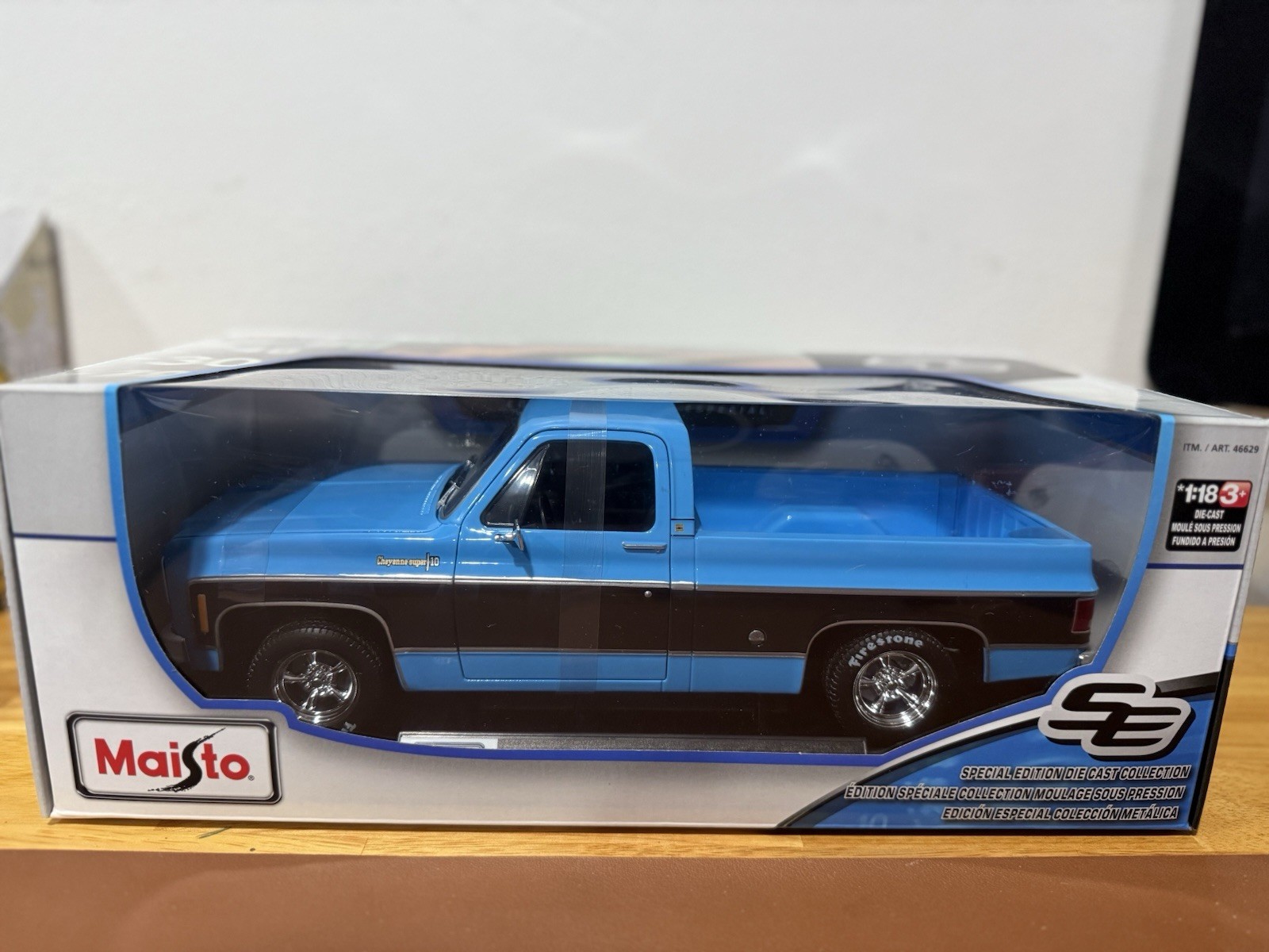 1974 Chevrolet C10 Cheyenne Super- Bule/Black 1/18 Maisto GM Officially Licensed
