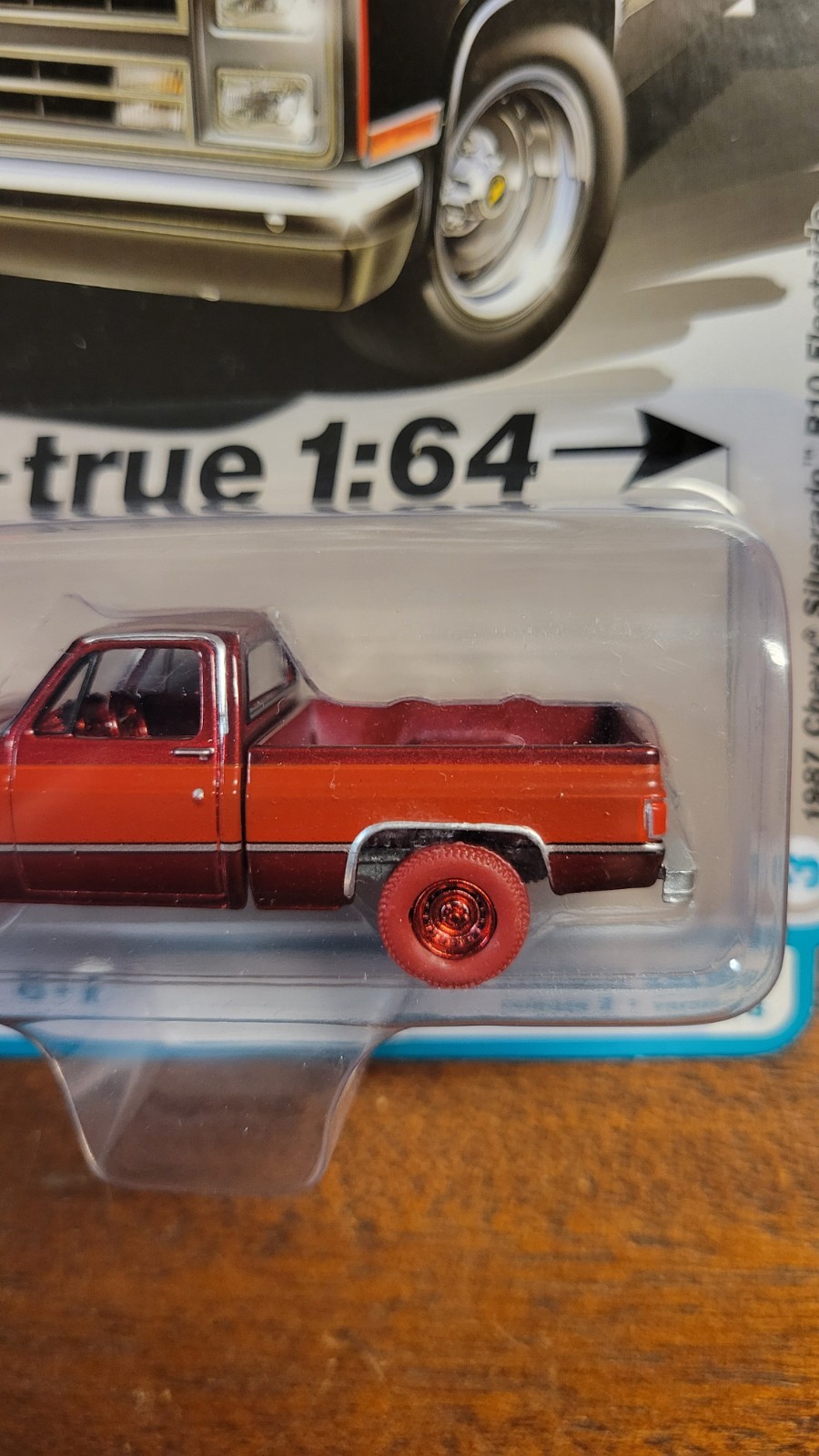 Auto World 2022 Muscle Trucks, 1987 Chevy Silverado R10 Fleetside, red CHASE