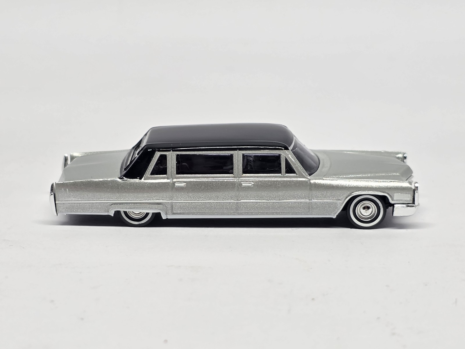 1/87 HO Vehicle Busch Silver/Black Cadillac Limo