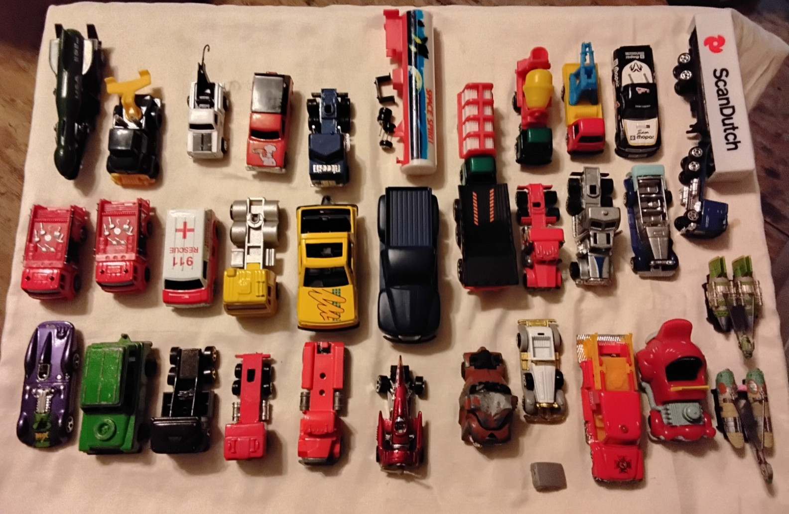 used car lot die cast metal and plastic mix 90s 33pc