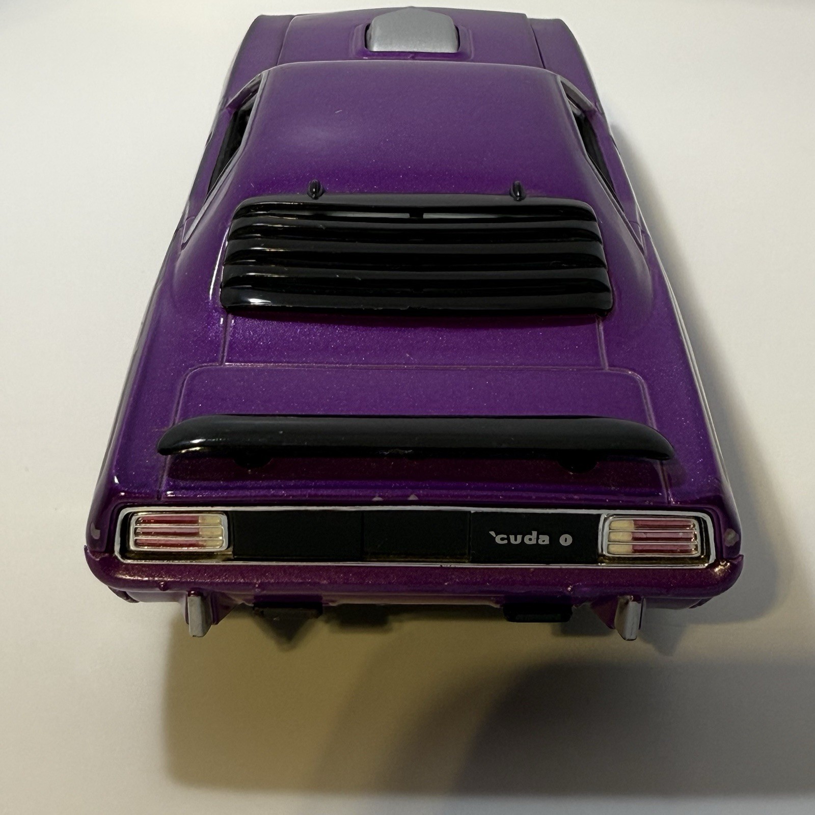Johnny Lightning 1:24 1970 Plymouth HEMI Barracuda Purple Die‑Cast
