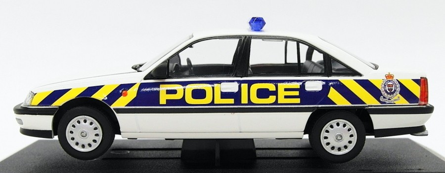 Vanguards 1/43 Scale VA14005 – Vauxhall Carlton 2.6Li – W.Mercia Police