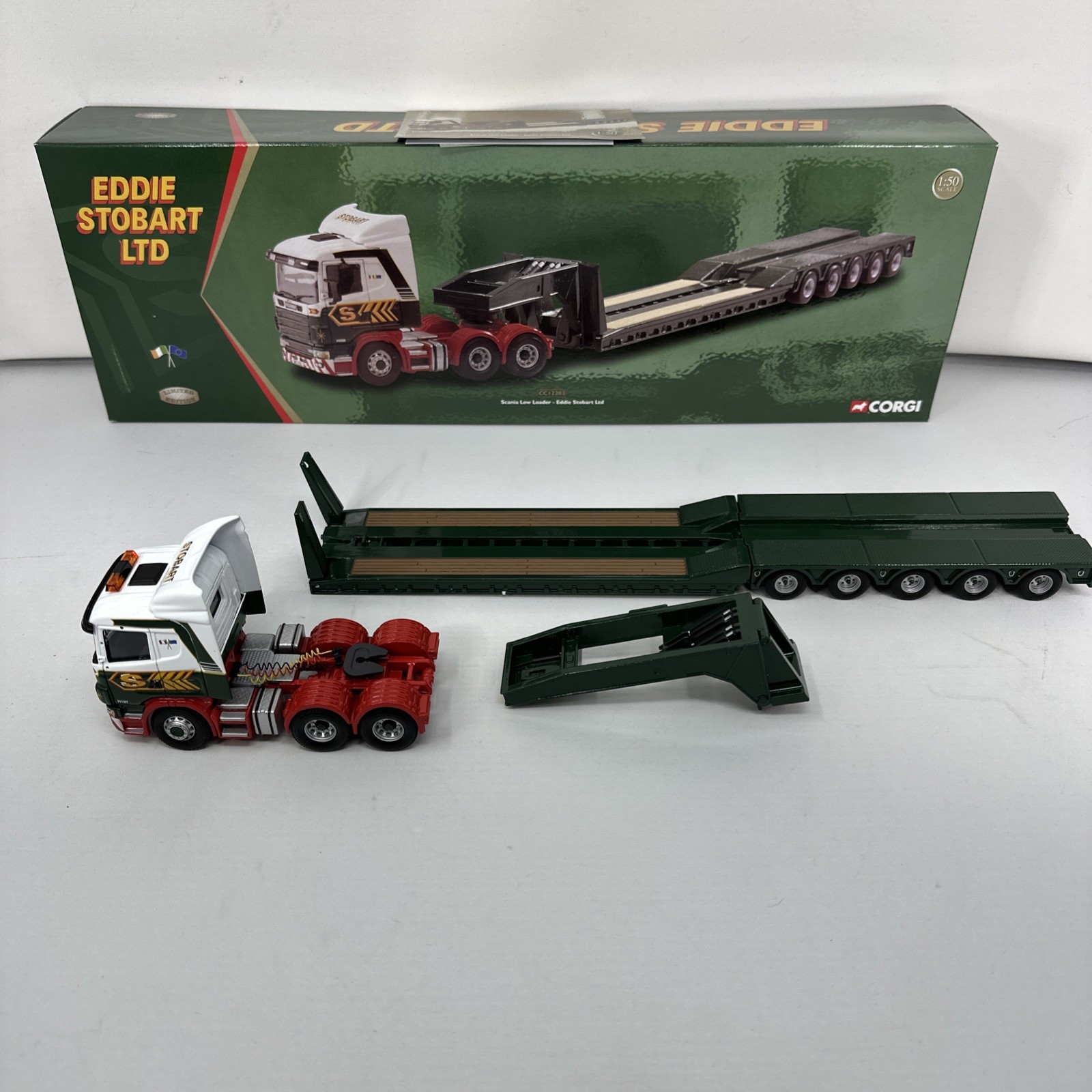 CORGI CLASSICS EDDIE STOBART SCANIA 4 SERIES LOW LOADER TRUCK MODEL CC12203 1:50