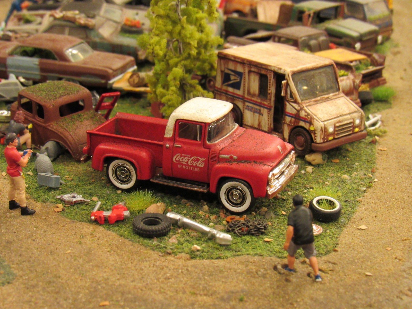 CUSTOM BUILT WEATHERED RUSTY JUNK PARTS YARD 1956 FORD COKE COLA TRUCK 1:64/