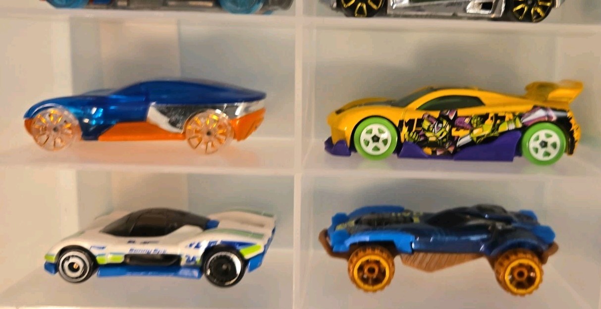 Lot of 20 Loose Hot Wheels Various Vehicles Cars #45