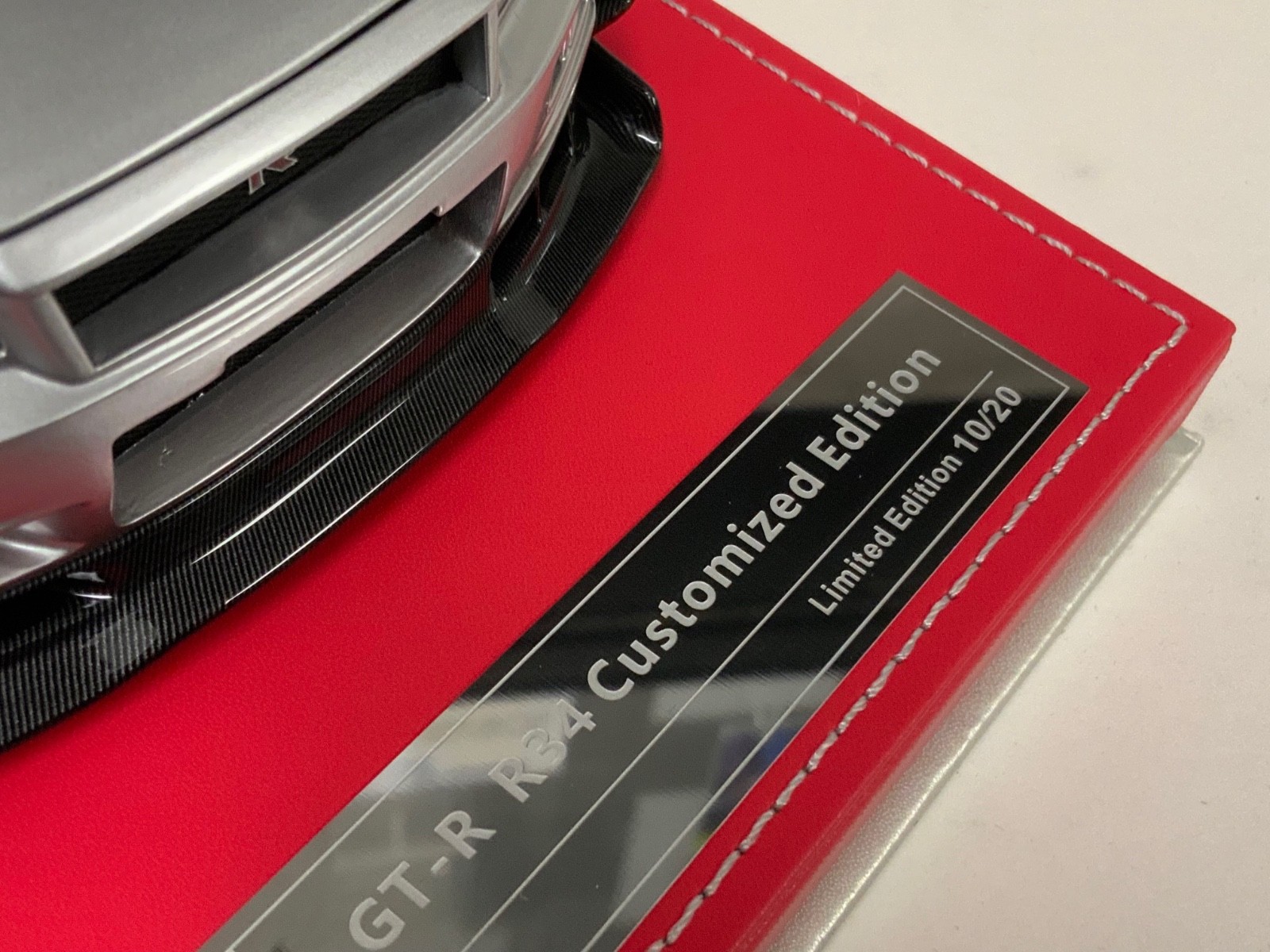 1/18 IVY Nissan R34 customized with Full Engine Silver leather base 20 pieces
