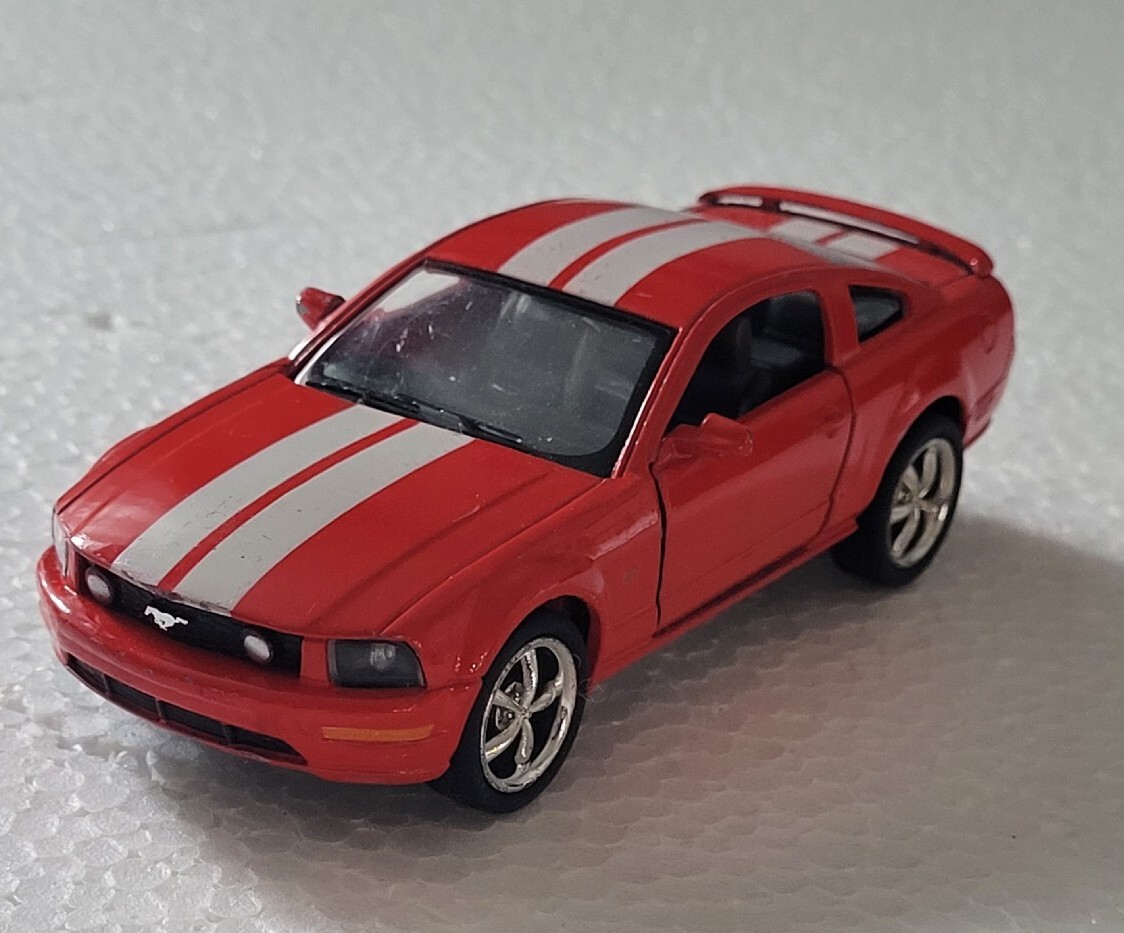 2006 Kinsmart Kintoy 1:32 Die Cast Ford Mustang Pull Back Action Toy Car