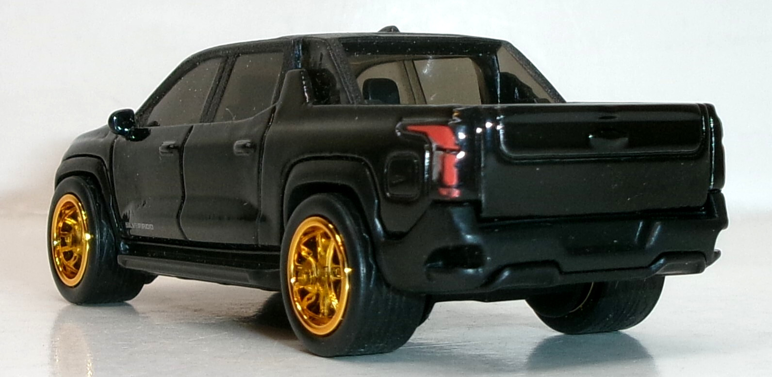 LOOSE 2024 HOT WHEELS 1:64 BLACK CHEVY SILVERADO EV RST WHEEL SWAP REAL RIDERS
