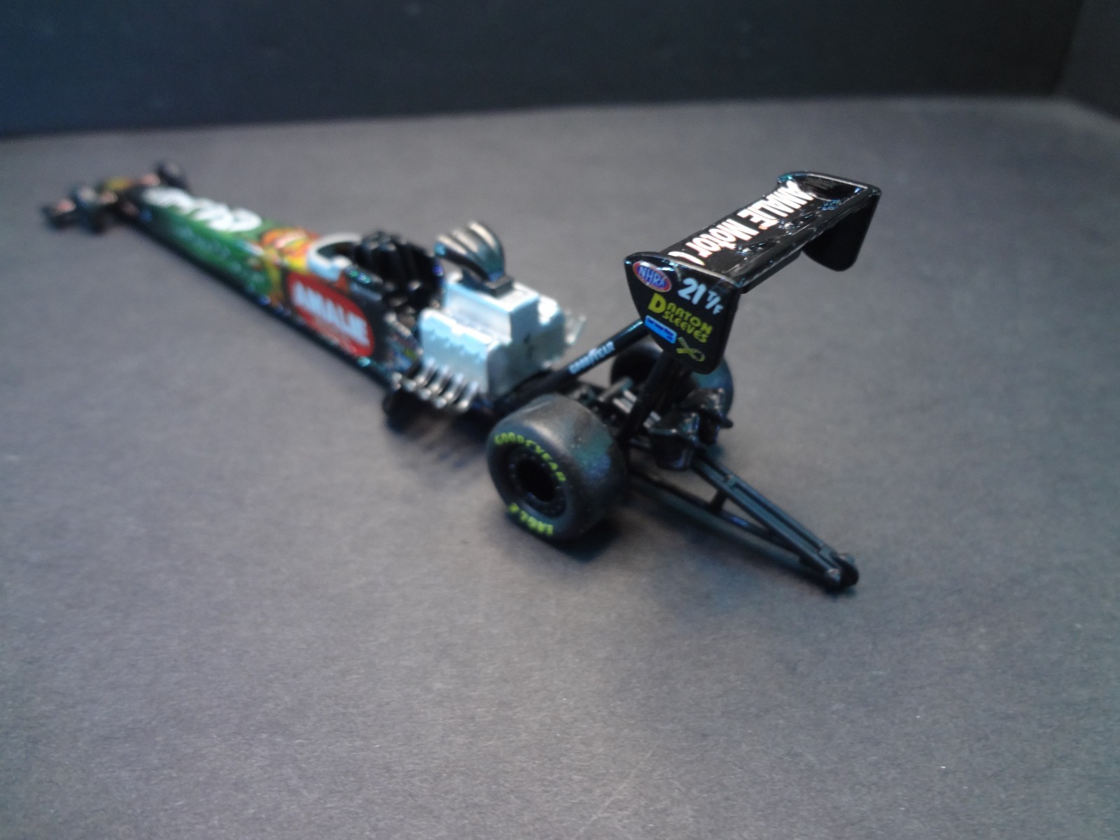 Auto World Amalie Motor Oil Terry McMillen NHRA Top Fuel Dragster – 1:64
