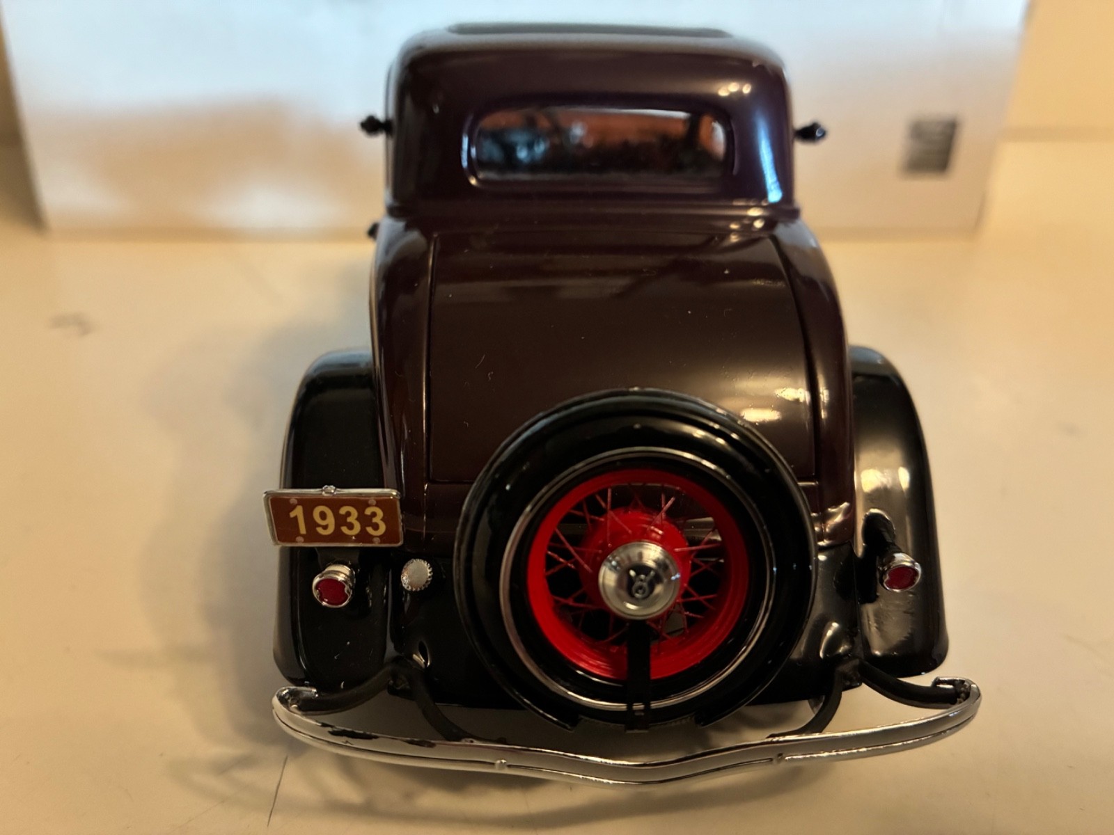 DANBURY MINT 1933 FORD DELUXE COUPE 1:24 SCALE in box