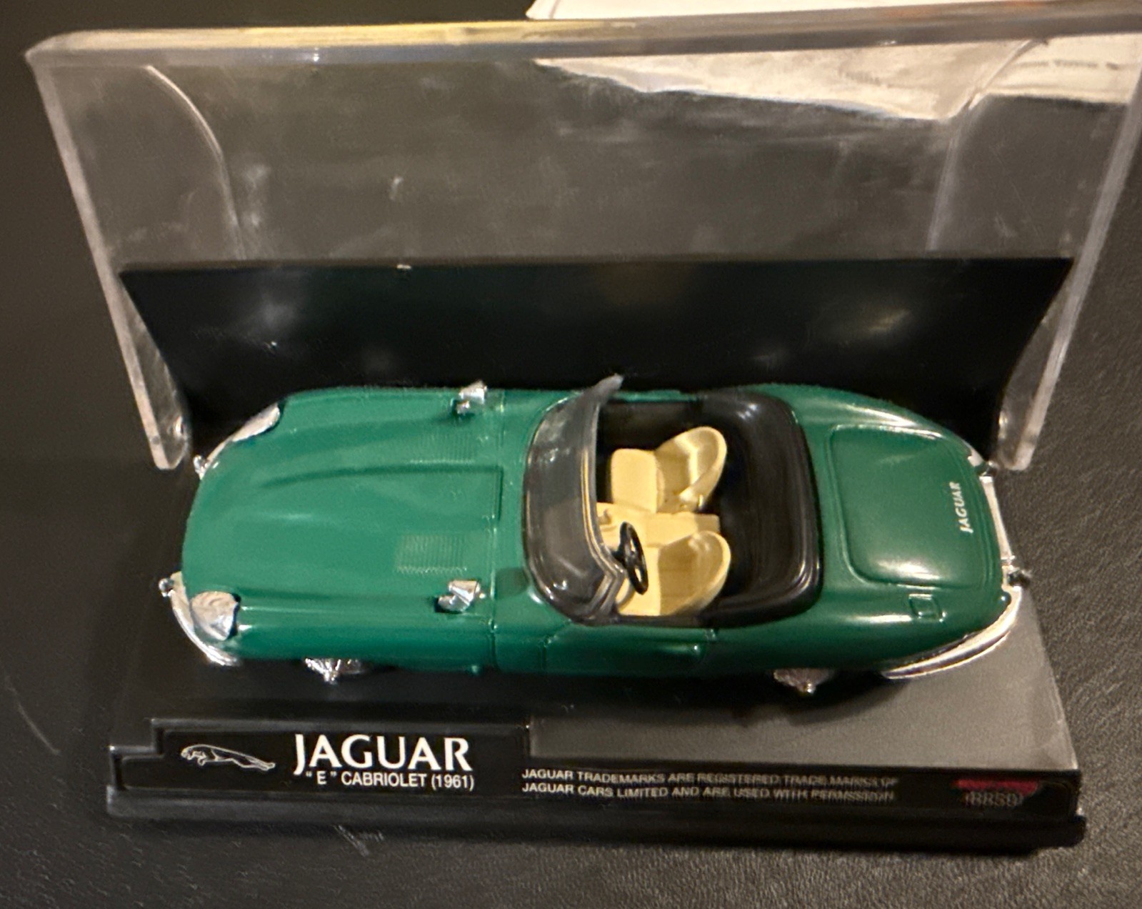 New Ray 1:43 Scale 1961 Green Jaguar E Cabriolet Die Cast Model Sealed in Case
