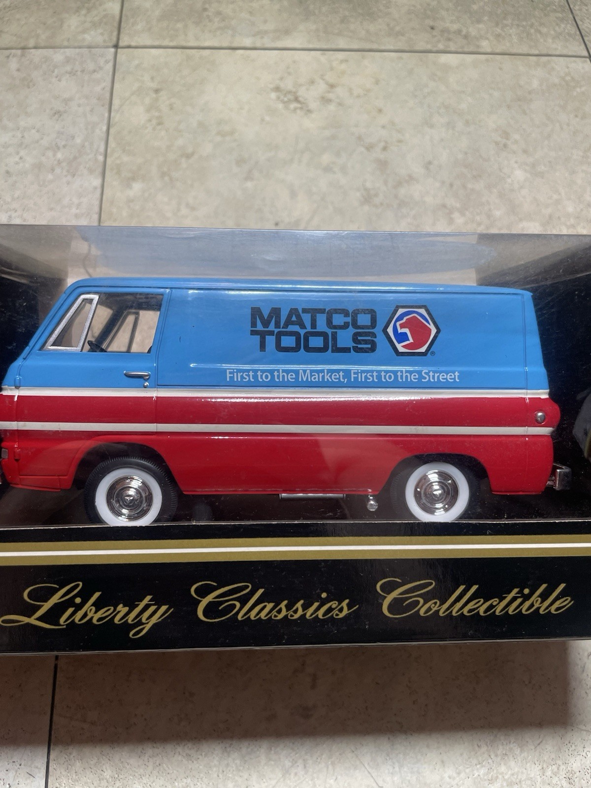 SpecCast 1964 Dodge A100 Van MATCO TOOLS Truck Liberty Classics 1:25 Scale Bank