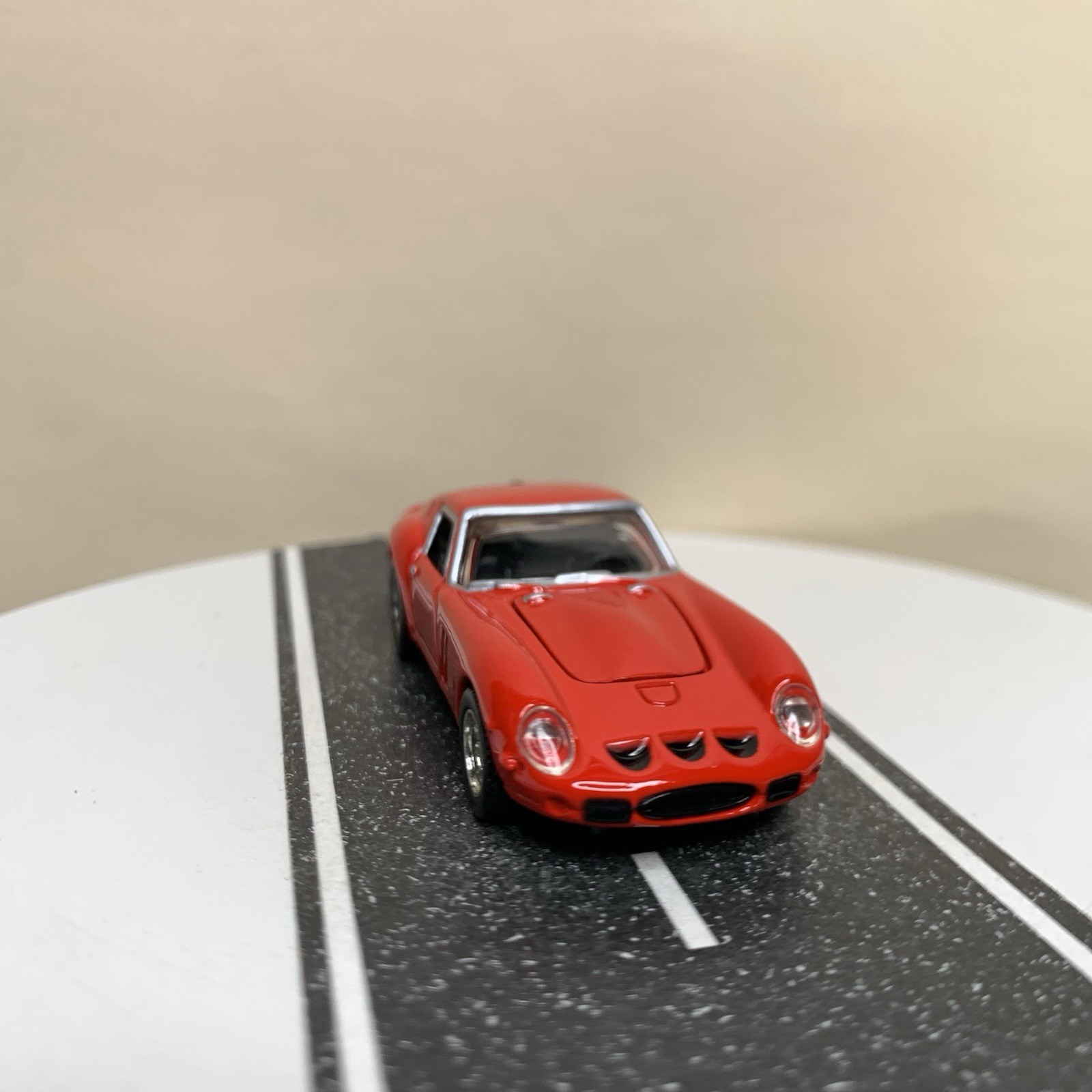 2005 Hot Wheels 100% Oil Can Showcase Series 1962 Ferrari 250 GTO Red 1:64 NM