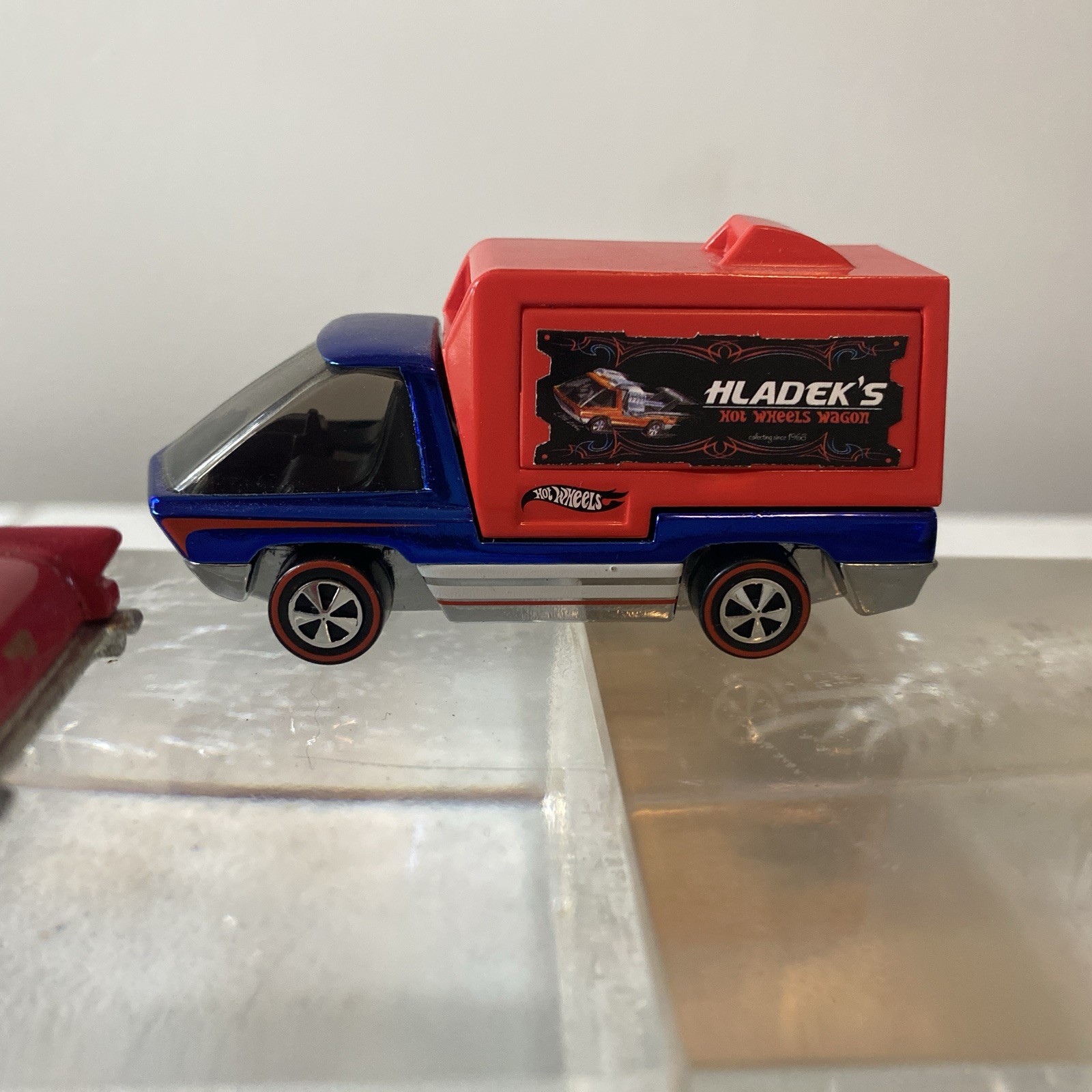 Hot Wheels Vending Truck The Heavy Dark Blue RLC REWARDS Series and 2 redlines
