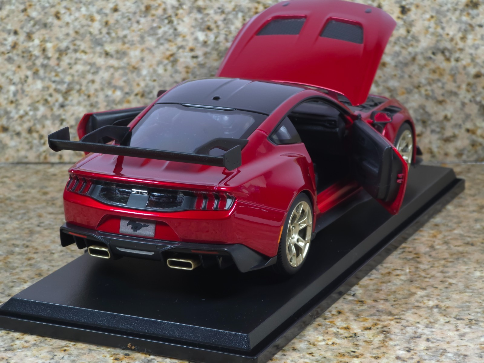 2025 Ford Mustang GTD 1:18 Maisto Exclusive Style Special Edition – RED