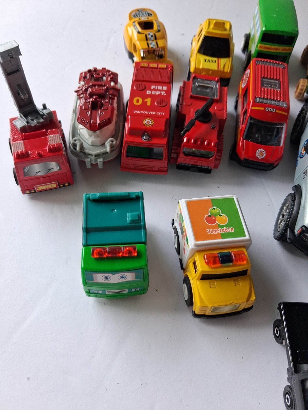 Variety Random Big Cars, Trucks, EMS, Police Vehicles + More – Lot Of 33