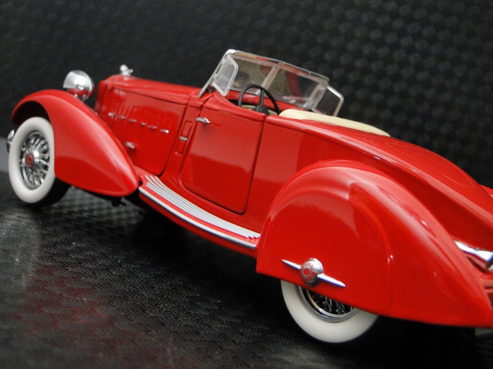 Classic Race Car Racing Racer Carousel Red 1 18Unique12Metal Diecast Model24