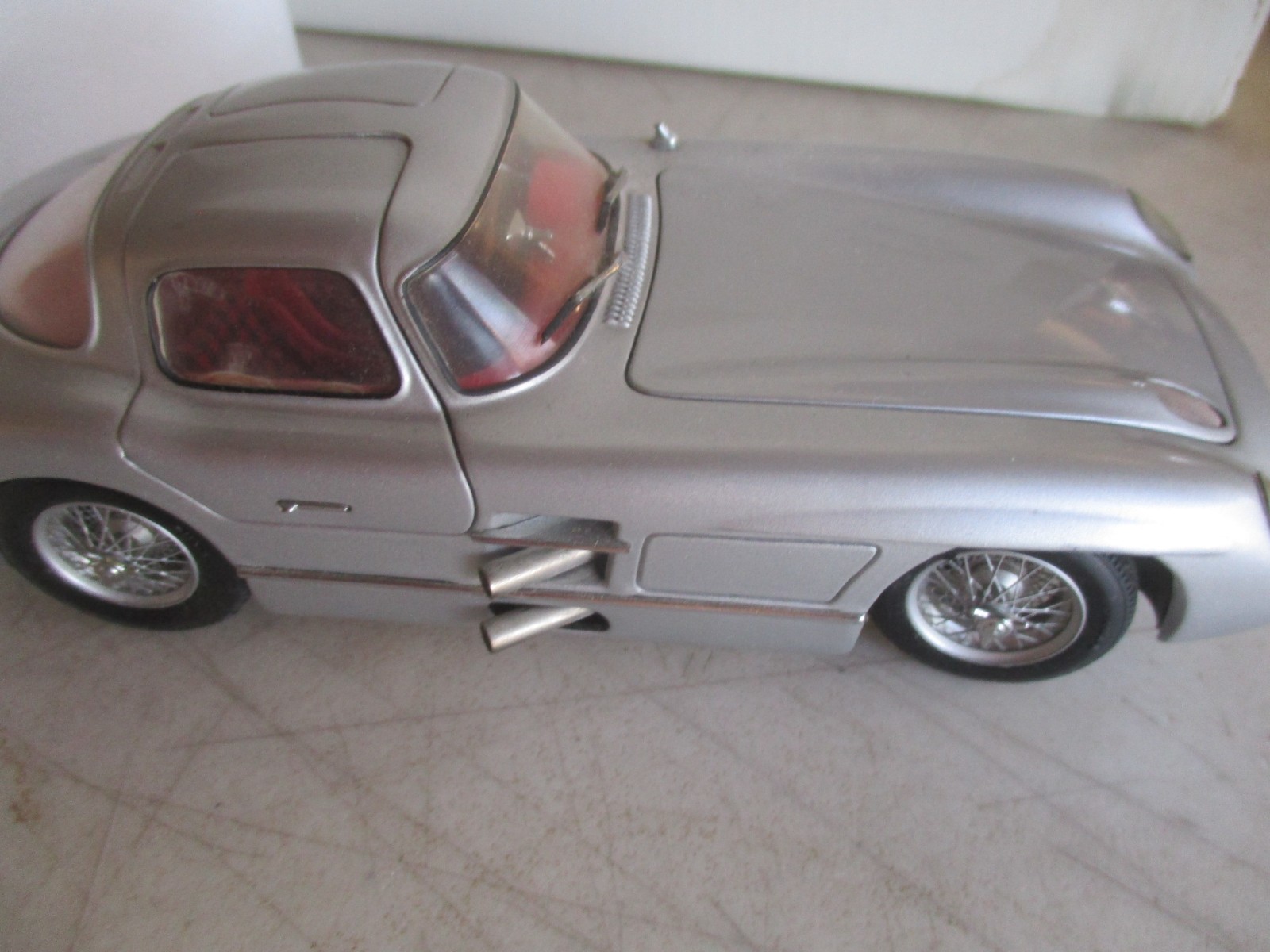 PAUL’S MODEL ART 1:24 1955 MERCEDES BENZ 300 SLR UHLEALHAUT COUPE more listed