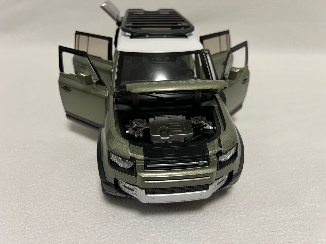 1:18 Land Rover Defender 110 Diecast Model Car Toy Collectible Sound Light Gift
