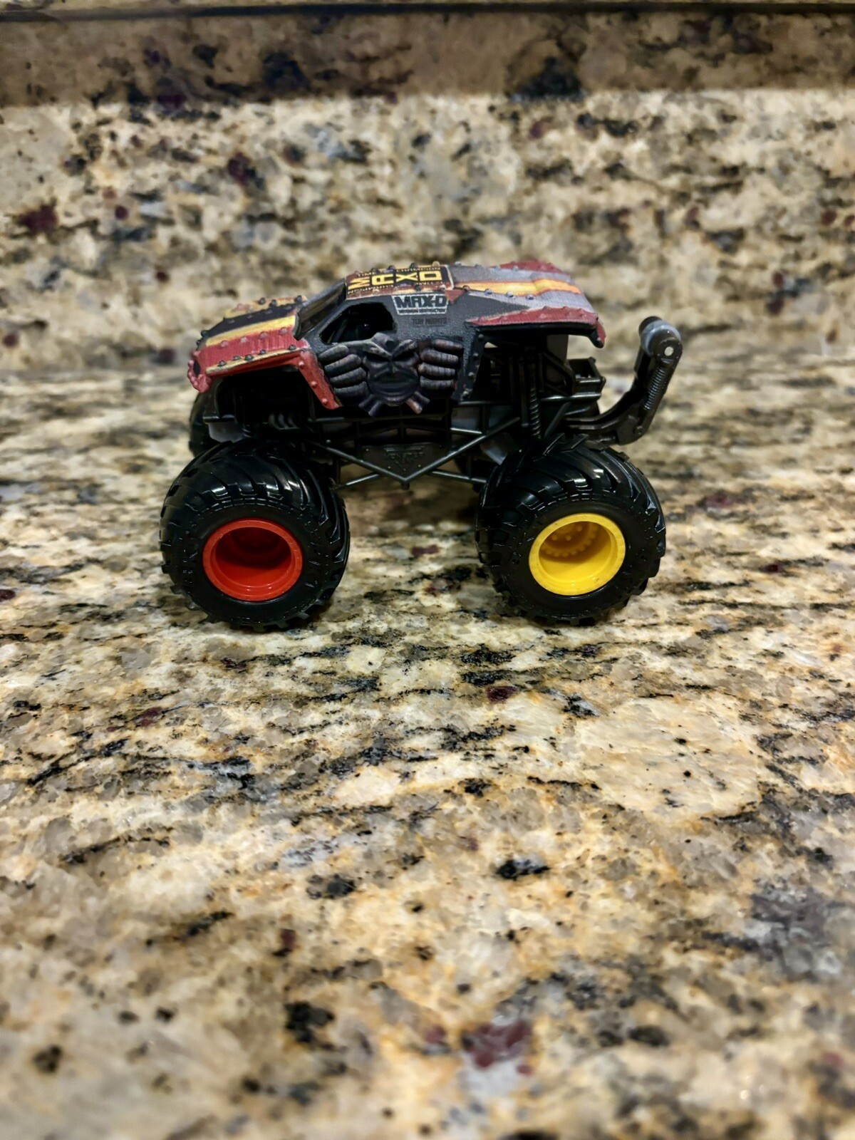 Spin Master Monster Jam MAX D WRECKLESS WHEELIE Truck New 1:64
