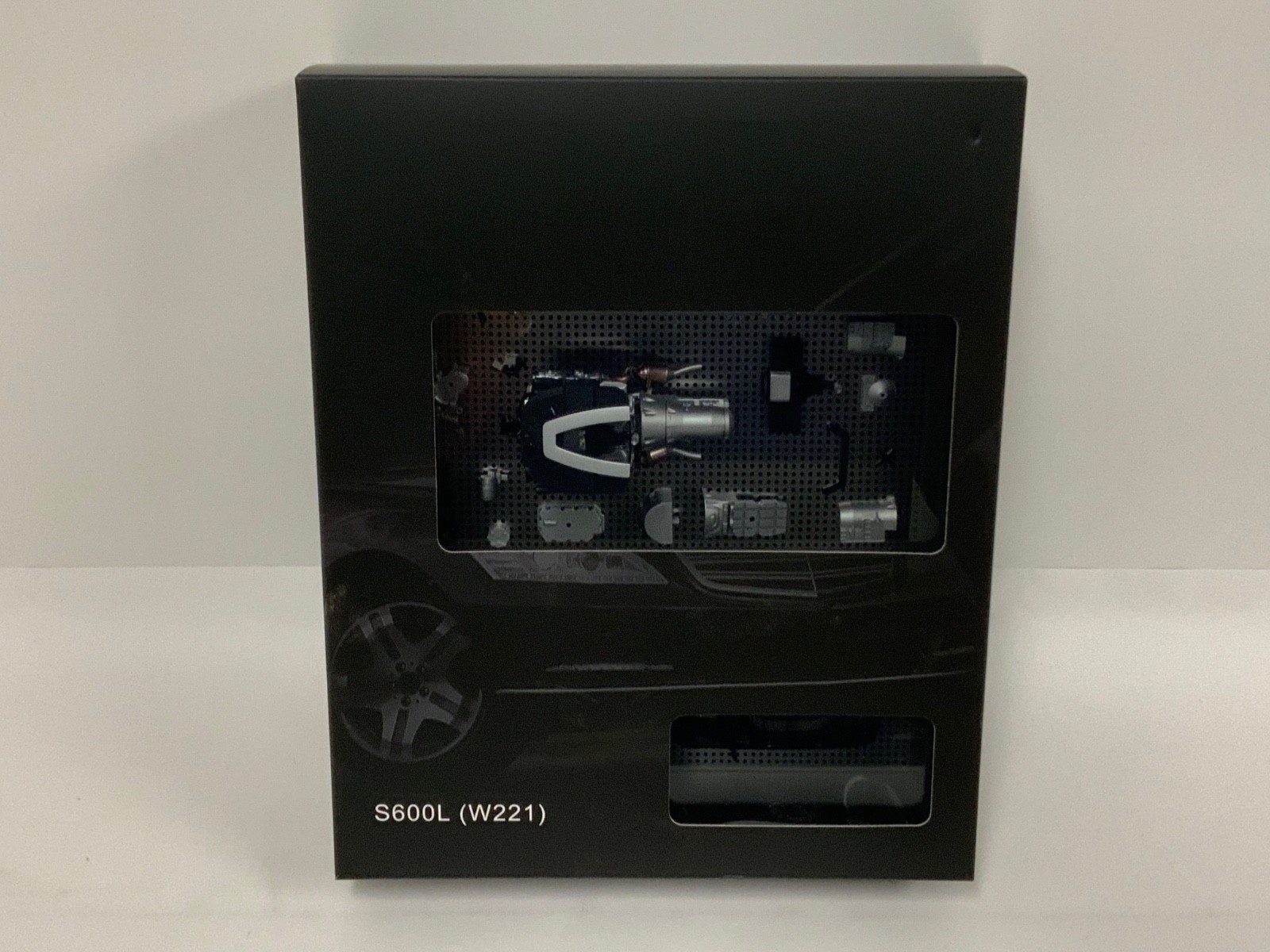 1/64 Motorhelix Frame Mecedes Bens S600 ( W221 ) in Black 1/18 Engine MIX3