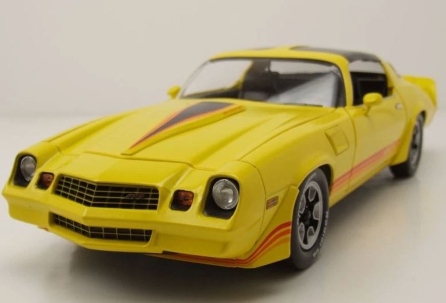 GREENLIGHT,1980 CHEVROLET Camaro Z28 with Yellow sunroof with red stripes, 1/…