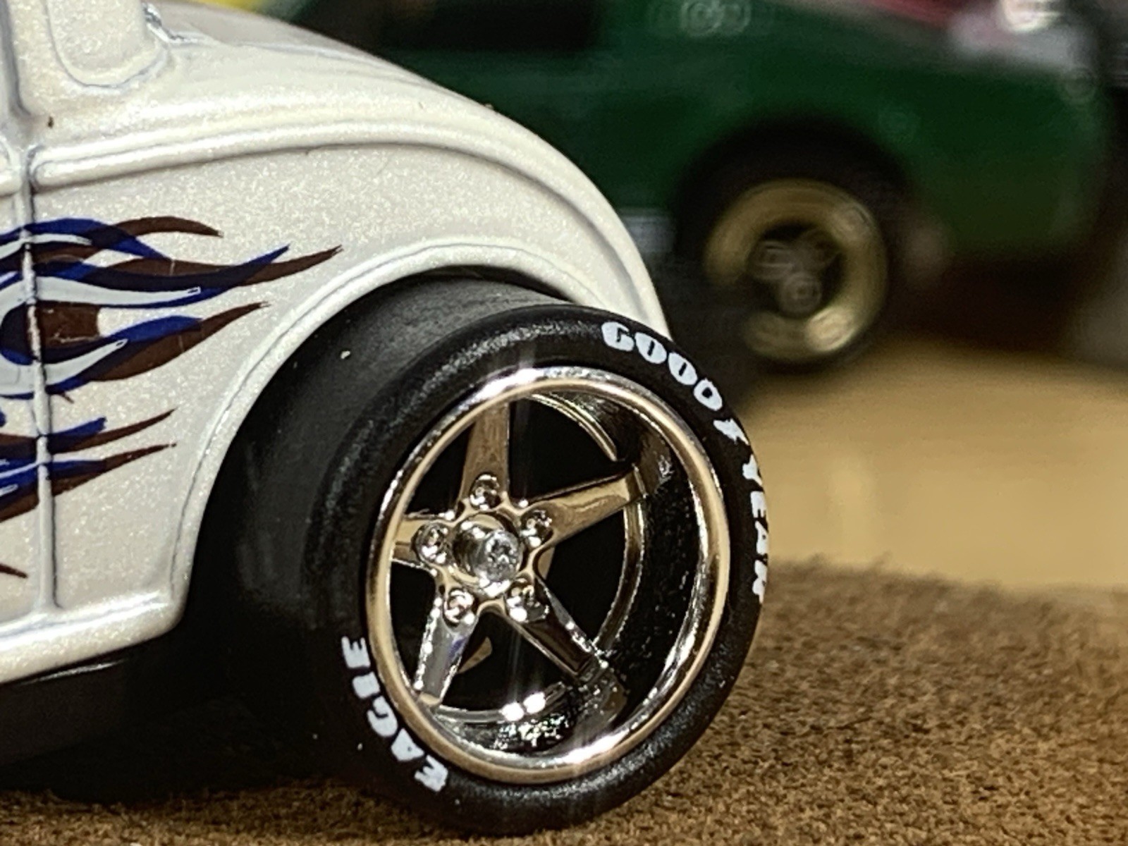 Hot Wheels ’32 Ford Pearl White with Flames Hot Rod Custom Wheel Swap Loose