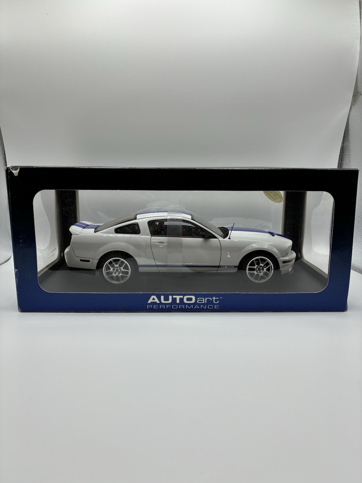 1/18 AUTOart 2005 Ford Mustang Shelby Cobra GT500 Concept White Blue Stripes