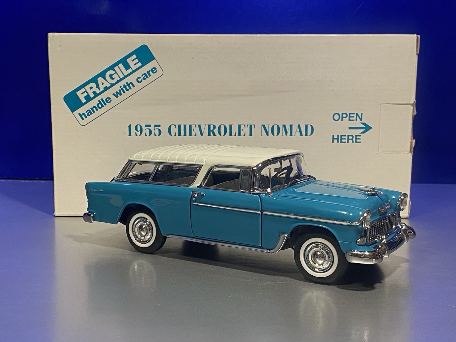 Danbury Mint 1955 Chevy Nomad / Boxed + Am. Diorama Surfer Jay & Bikini Girl Oct
