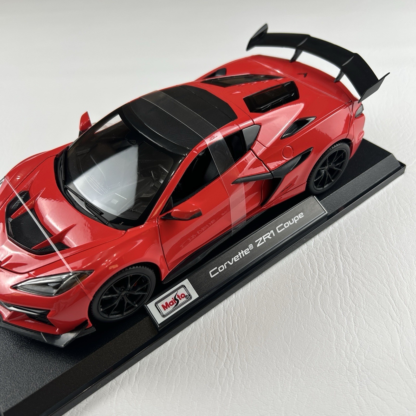 Chevrolet Corvette ZR1 Coupe Maisto 1:18 Special Edition Red Diecast Model Car