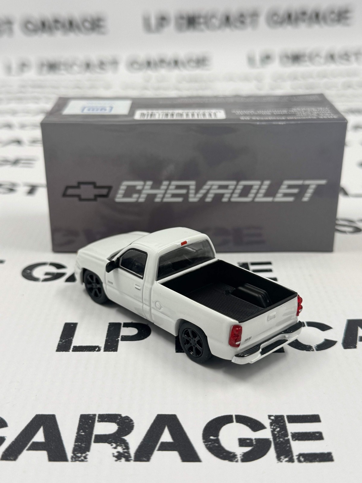 PARA64 2006 Chevrolet Silverado SS Single Cab Truck Summit White 1:64 Diecast