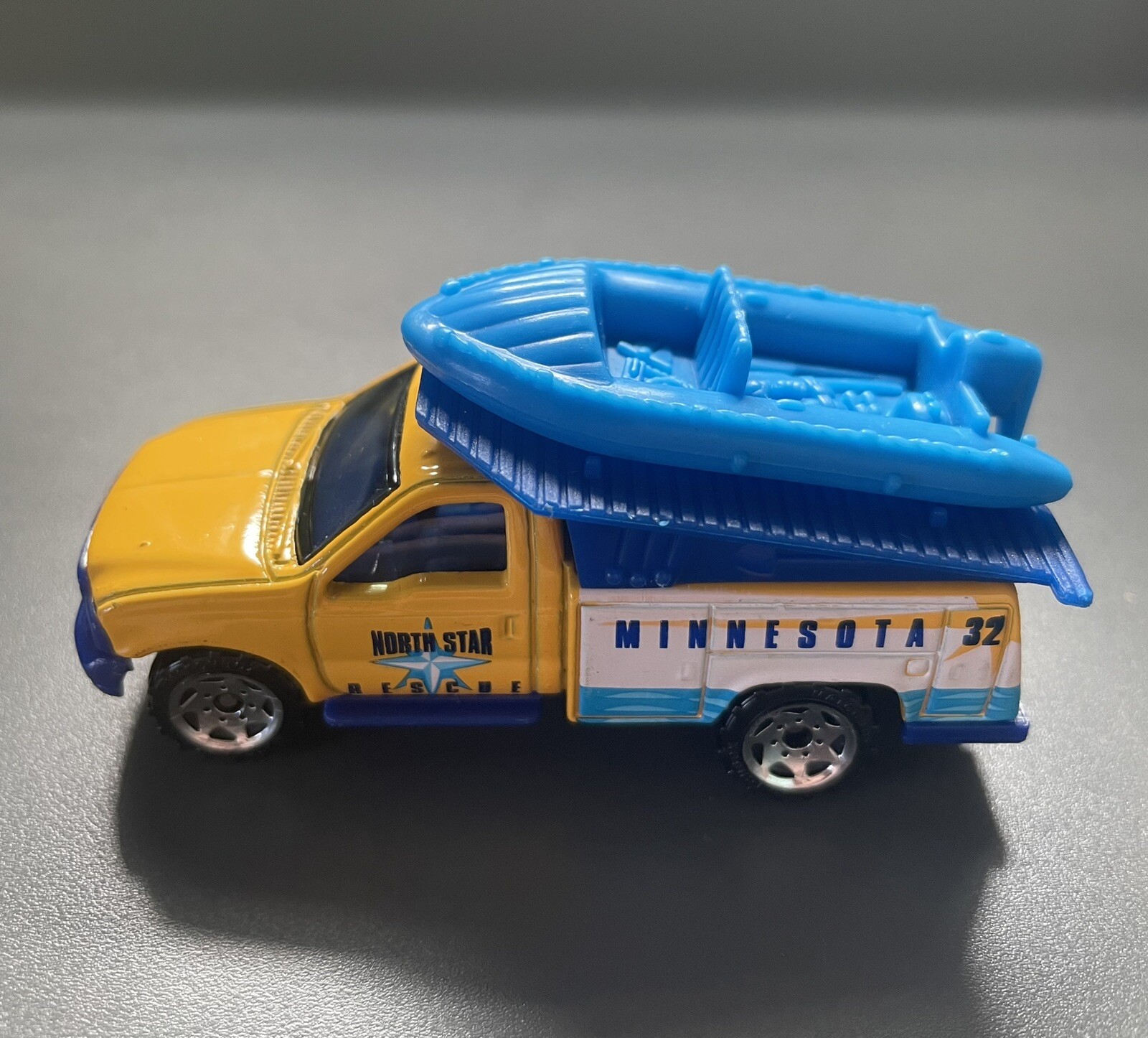 2001 Matchbox Ford F Series North Star Rescue Minnesota #32 Yellow