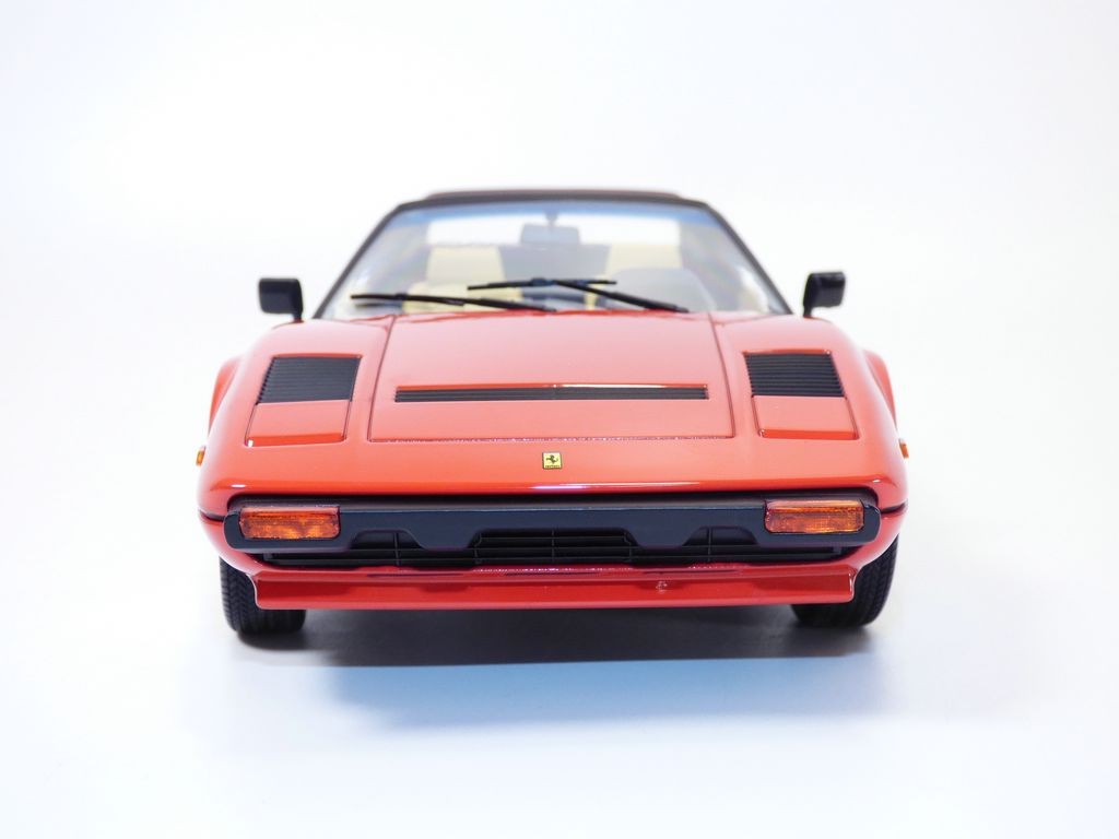 FERRARI 308 GTS rouge 1/18 film Magnum 1982