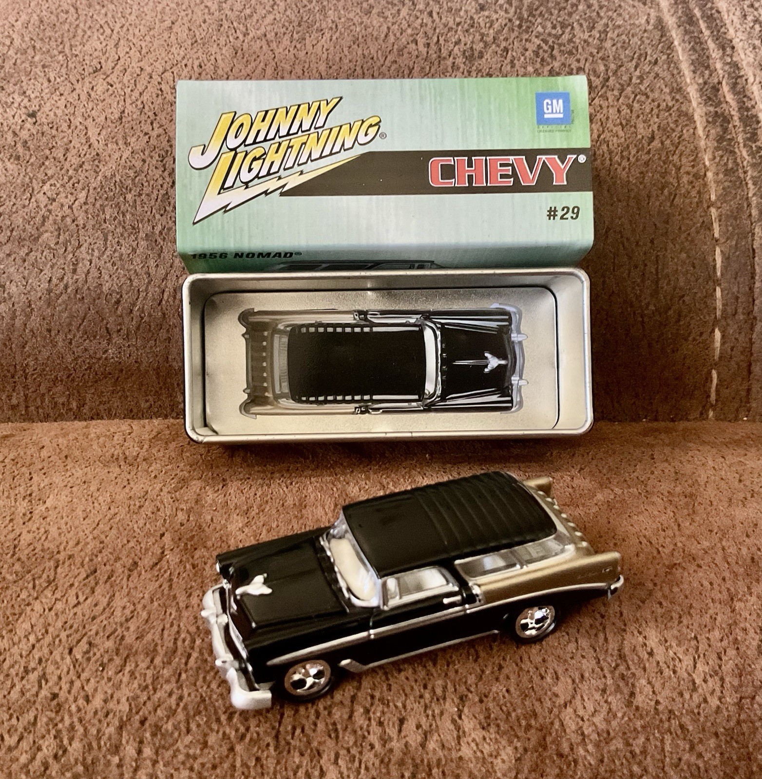Johnny Lightning 1956 Black/Gold Chevy Nomad – Storage Tin – Very Nice
