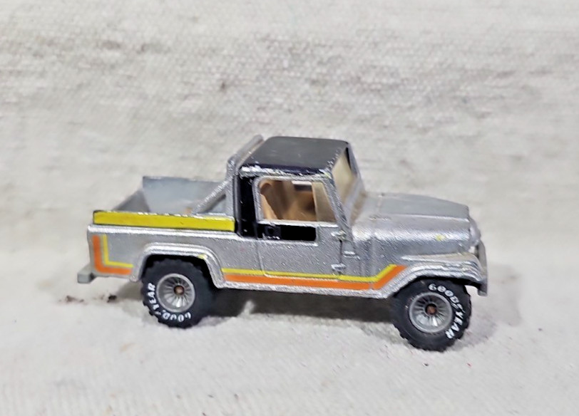 Hot Wheels Vintage Real Riders Jeep Scrambler 1/64