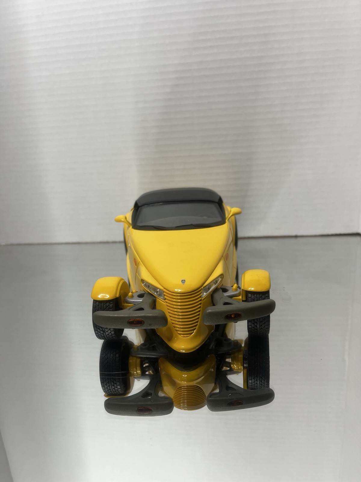 Anson 1:18 1999 Plymouth Prowler Yellow Diecast Convertible – Removable Top