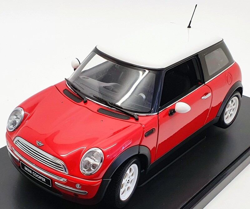 AutoArt 1/18 Scale 74822 – 2001 BMW Mini Cooper – Red
