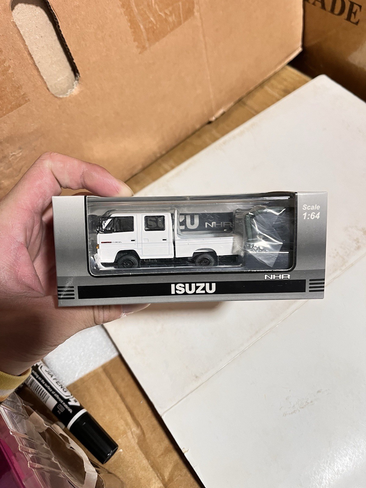 1:64 Scale Model 1 ISUZU NHR LHD With Canvas White Truck Diecast Model Car