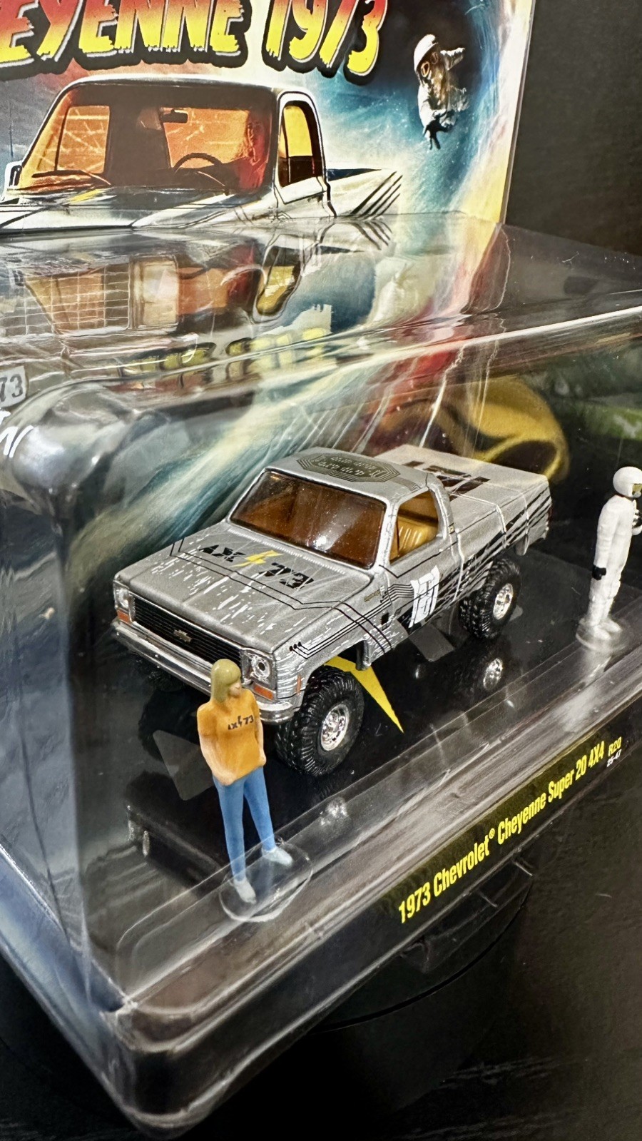 M2 Machines Diorama 1973 Chevrolet Cheyenne Super 20 4×4 Time Chase R20 New 2026