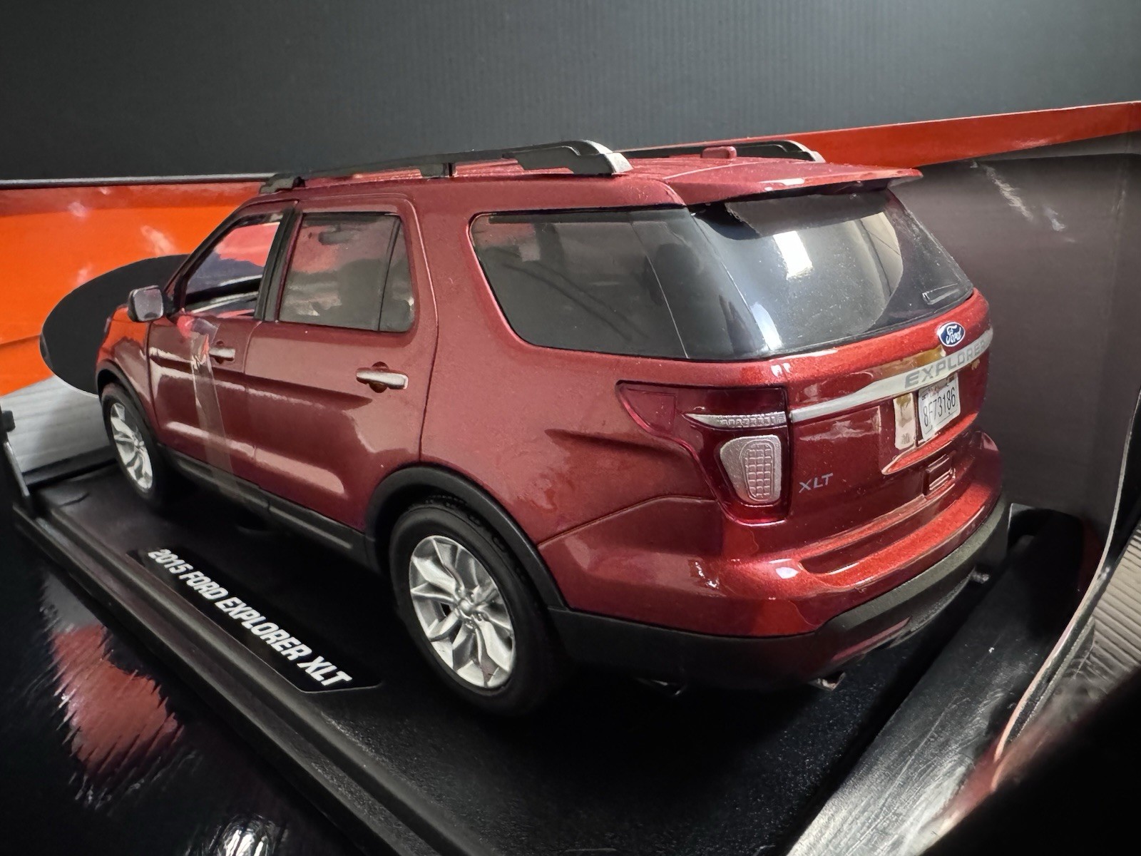 2015 Ford Explorer XLT Red Metallic 1/18 Motormax HTF Us Seller !