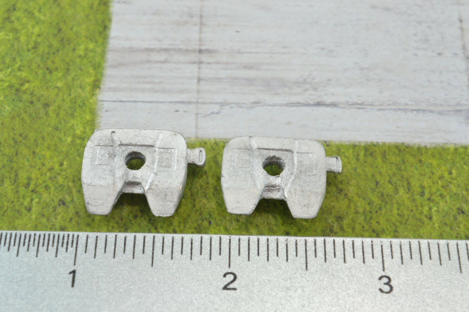 2 Fifth Wheel for Tractor Units Metal 1/50 Scale (F3684)