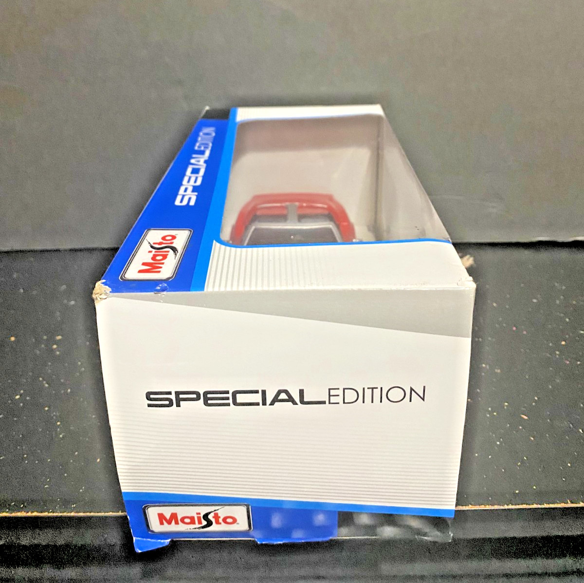 Maisto 1970 Chevy Corvette 1:24 Scale Red Diecast Model Car