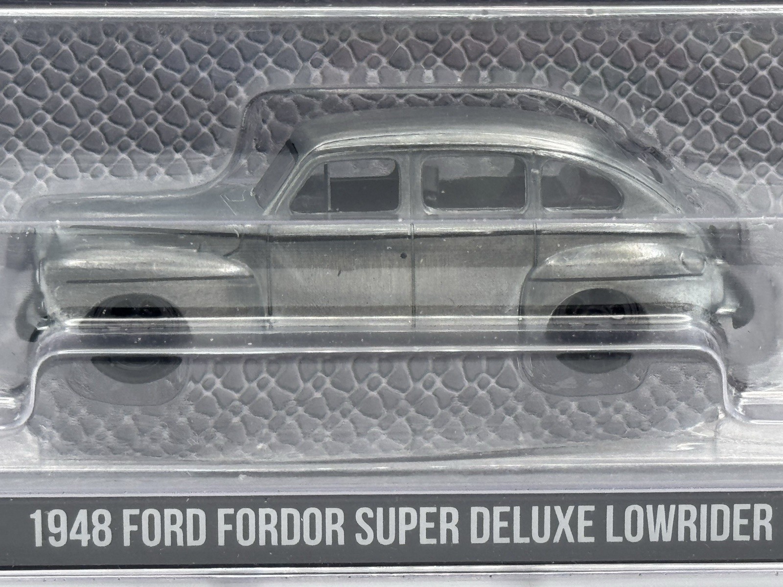 GreenLight Black Bandit 48 Ford Fordor Super Deluxe Lowrider – 1:64 RAW CHASE!
