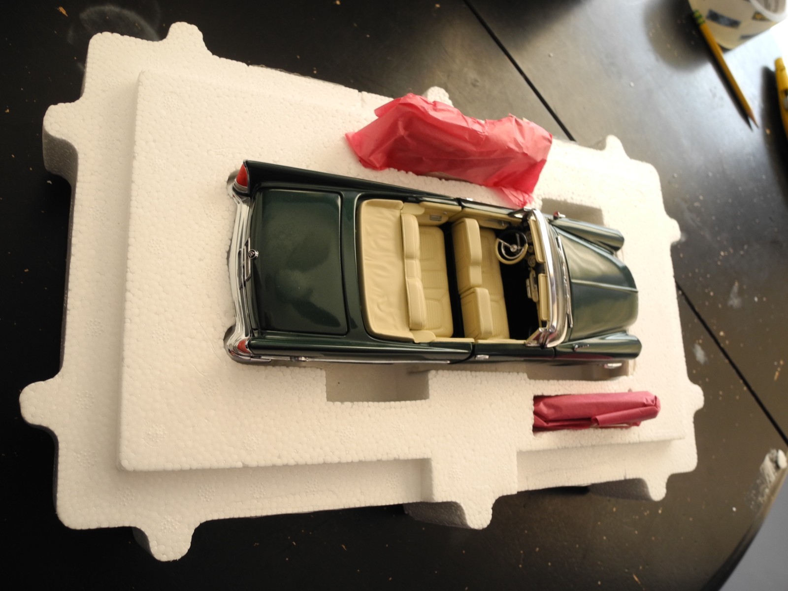 ULTRA RARE Franklin Mint Main Street CHRYSLER 300C, 1:24 Hard to Find!