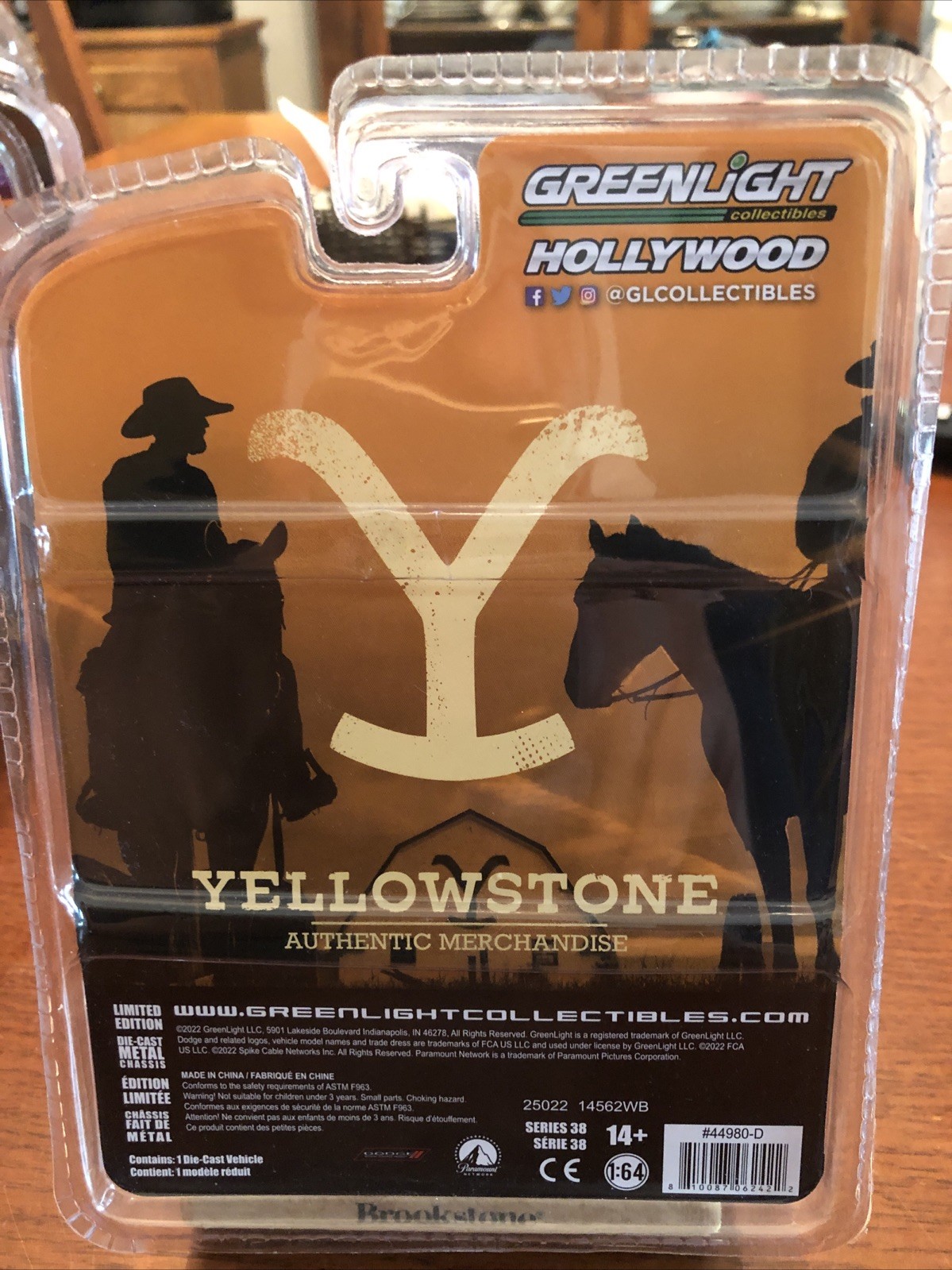 Greenlight Hollywood Series 38 “Yellowstone” 2011 Dodge Charger Pursuit 44980-D