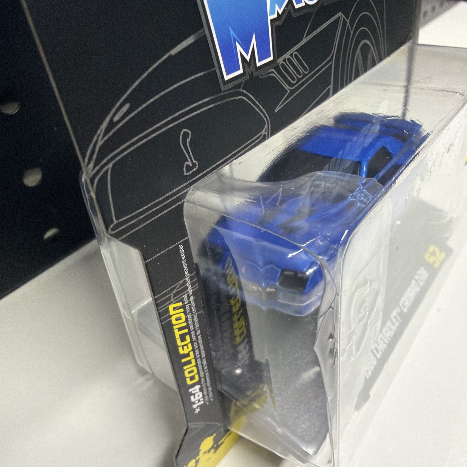 Maisto Muscle Machines Series 9 DieCast Model 52 1988 Chevrolet Camaro Z/28 Blue