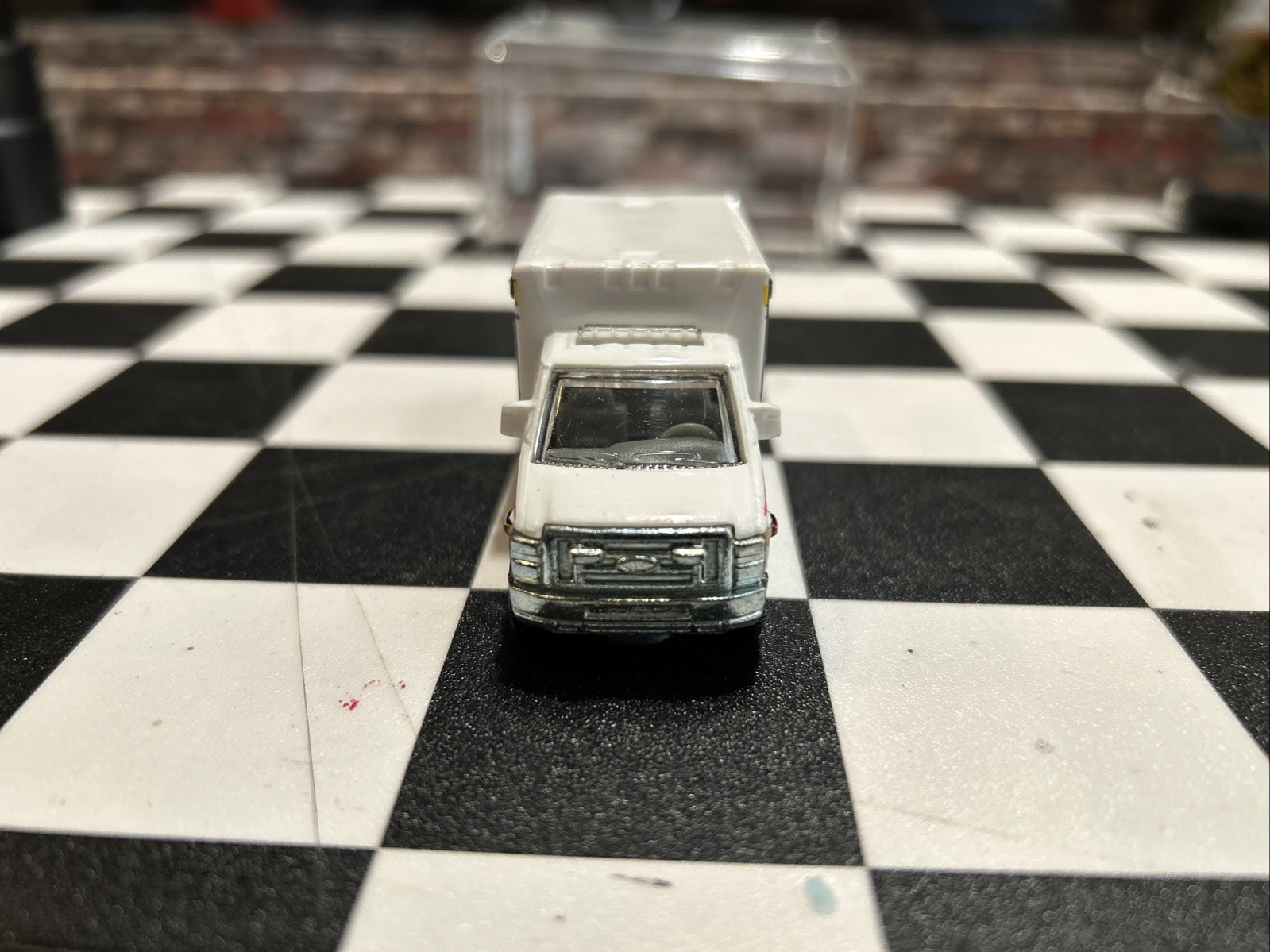 Matchbox loose Ford E-350 Ambulance Santa Ursula SUAS white