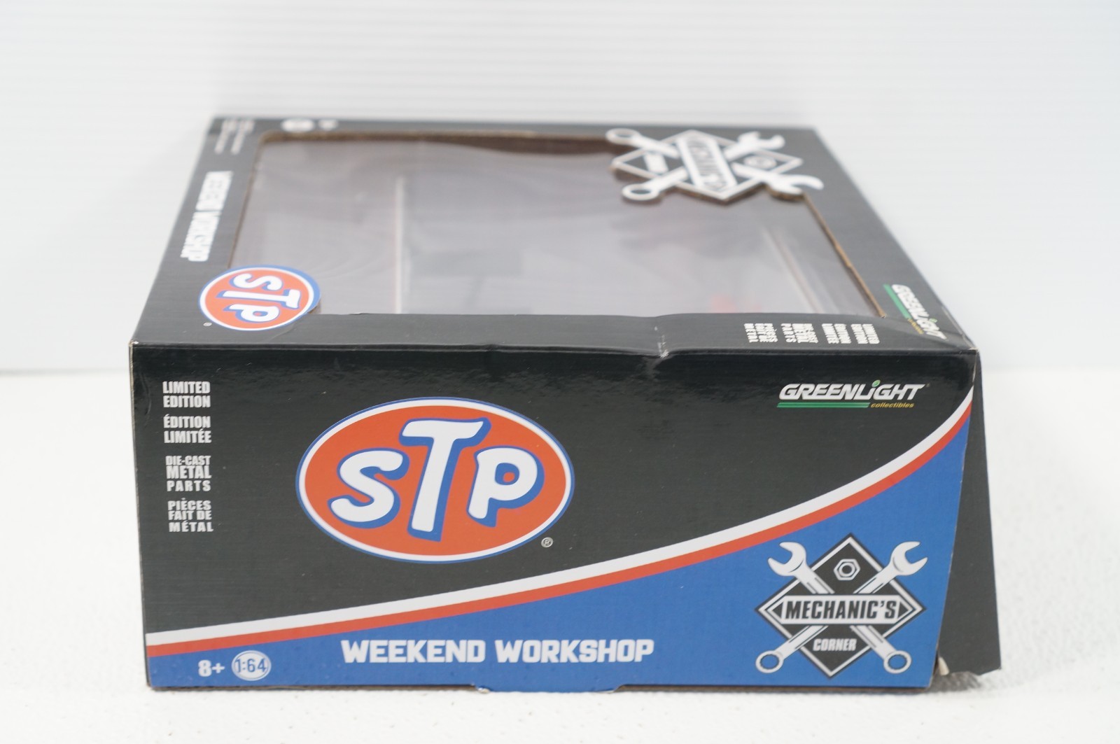 Greenlight Mechanic’s Corner Weekend Workshop STP 1:64 Diorama